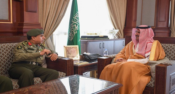أمير المدينة يلتقي مدير عام الجوازات بالمملكة
