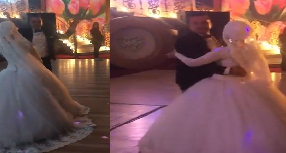 بالفيديو.. عامل دي جي يتدخل في رقصة العريس بعد إفساده لها