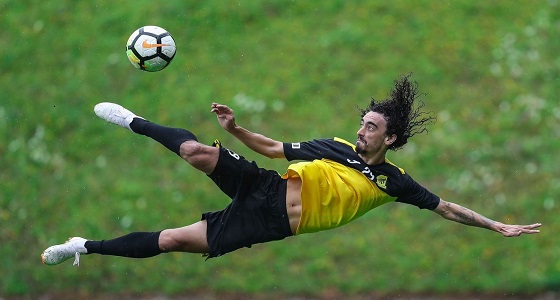 بالصور.. لاعبو الاتحاد يؤدون تدريباتهم الصباحية