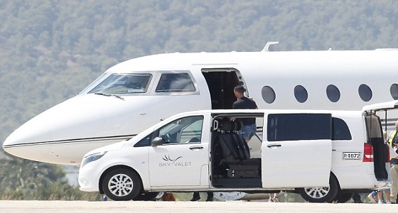 بالصور.. بعد التخلص من أزمة الضرائب.. رونالدو يلحق بميسي في إيبيزا