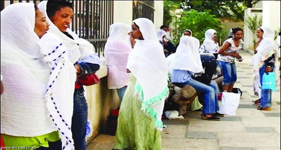 جرائم الخادمات لا تنتهي.. خادمة أفريقية تحبس أسرة بحرينية تحت تهديد السلاح