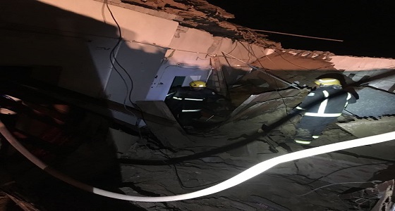 بالصور.. إصابة إمرأة إثر انهيار سقف منزل شعبي في بارق