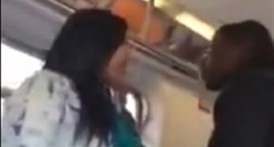 بالفيديو.. امرأة تلقن رجلا تشاجر معها درسا قاسيا