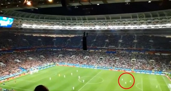 بالفيديو.. لاعبو انجلترا حاولوا تسجيل هدف أثناء احتفال الكروات