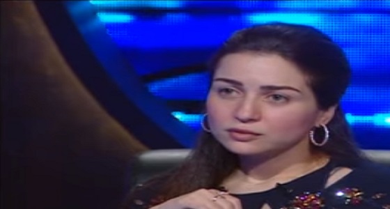 بالفيديو.. مي عز الدين: أمي مسيحية وكانت تضربني لأصلي