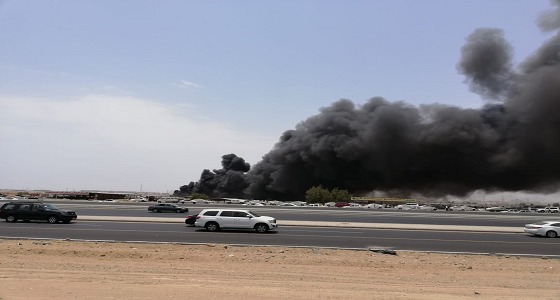 بالصور.. مدني جدة يسيطر على 40% من حريق بريمان