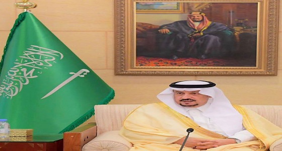 أمير منطقة الرياض يقدم التعازي في وفاة محافظ الرس