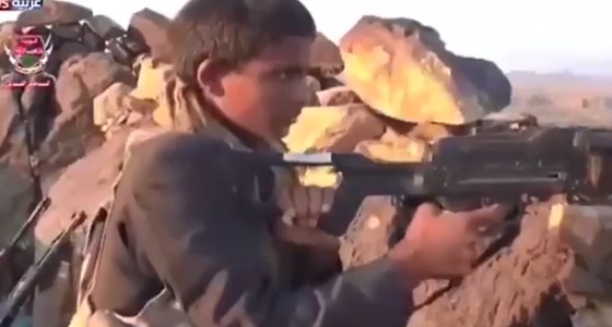 بالفيديو.. عناصر الحوثي تحرض الأطفال اليمنين على القتال