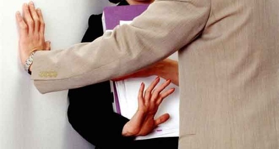 5 آلاف درهم لتحرش مدير وحارس عام بمعلمتين إحداهم حامل