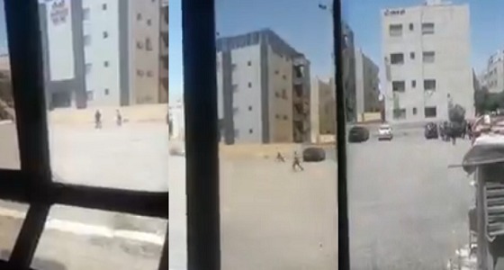 بالفيديو.. طالب يطلق النار على آخر ويصيبه في محيط الجامعة الأردنية