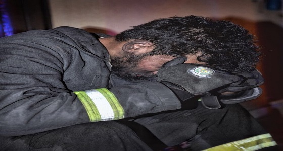 بالصور .. أبطال الدفاع المدني يلقون إعجاب المغردين