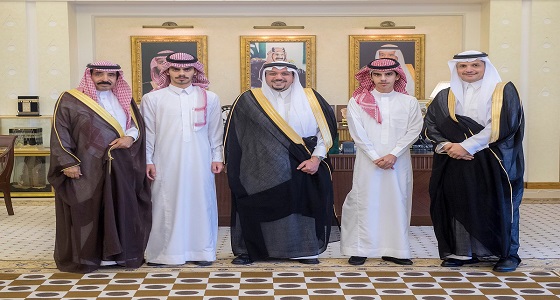 أمير القصيم يستقبل إخوان وأبناء محافظ الرس محمد العساف