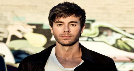 فنان عربي يشارك النجم العالمي ” انريكيه إجليسياس ” أحدث أغانيه