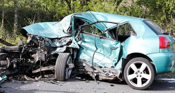 ” ميت ” يدهس 4 أشخاص بسيارته في اليمن