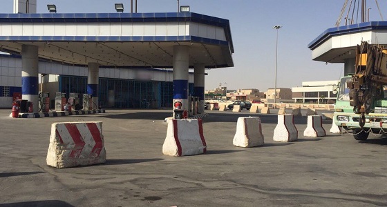 بالصور.. إغلاق محطتي وقود على طريق الملك خالد بالرياض