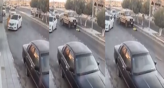 بالفيديو.. طفلة تنجو من موت محقق بعد تعرضها لحادث دهس