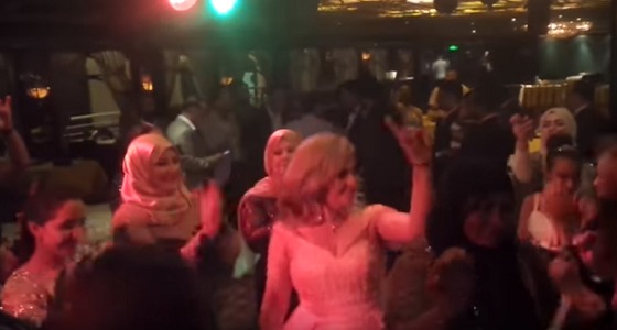 بالفيديو.. حياة الدرديري تشعل حفل زفافها على توفيق عكاشة