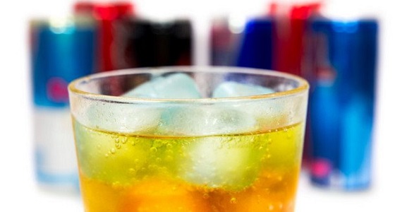 صدور إجراءات تلزم الأسواق بعزل مشروبات الطاقة عن المواد الغذائية