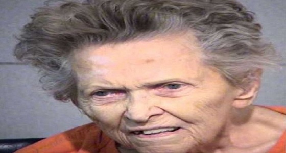 ” عجوز ” أراد ابنها أن ينقلها لدار رعاية .. فأردته قتيلا بالرصاص