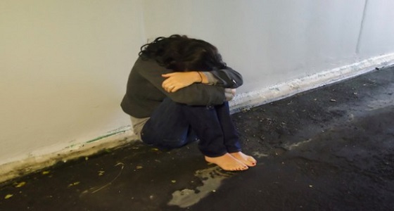 وفاة شخص إثر نزيف في يده بعد اختطافه خادمتين واقتحام مخفر بالكويت