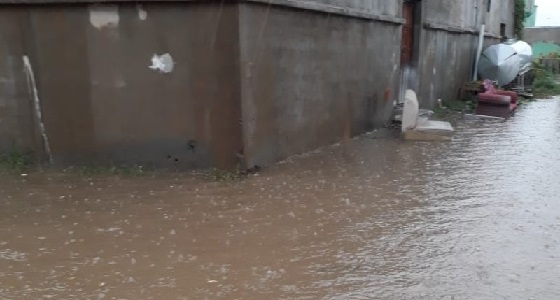 فتح التحقيق في إغلاق مستثمرين عبارات تصريف المياه بمحايل