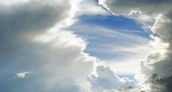 الأرصاد ومدني الطائف ينبهان من سحب رعدية ممطرة