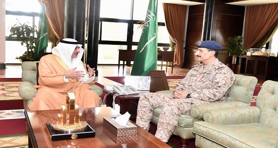 أمير تبوك يستقبل قائد القوات الجوية