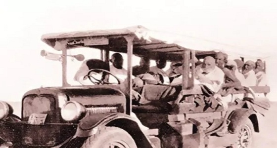 سيارة لنقل الحجاج يرجع تاريخ تصنيعها إلى عام 1930