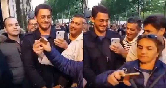 بالفيديو.. فرحة الجماهير بعد أول ظهور لـ المجرد خارج سجون باريس