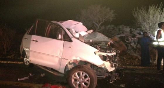 بالصور.. وفاة 5 أشخاص في حادث تصادم غرب عسير