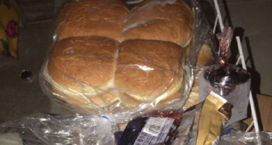 بالصور.. إتلاف 15 كيلو جرام غذاء وتغريم 4 كافيهات نسائية بتبوك