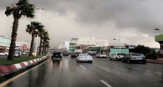 بالصور.. الأمطار تزيّن أجواء الباحة وعسير