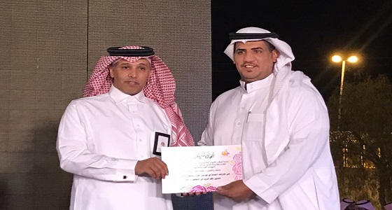 تكريم ” صحيفة صدى ” في مهرجان الورد والفاكهة بتبوك