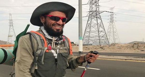 بالصور.. رحالة سعودي يسير على قدميه مسافة 450 كلم من بيشة لمكة لأداء الحج