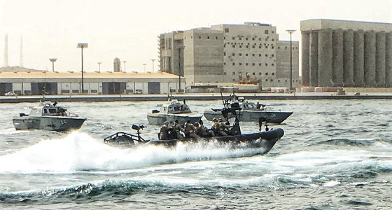 بالصور.. زوارق حديثة لحماية ناقلات النفط بالبحر الأحمر