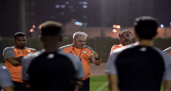 بالصور.. الشباب يواصل تدريباته على استاد الأمير خالد بن سلطان