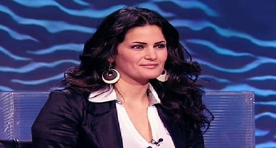 فنانة عربية تنشر صورة لها بدون ملابس!