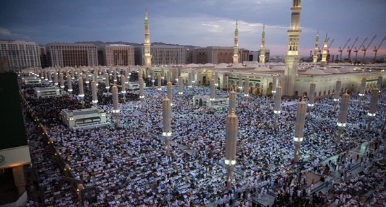 بالصور.. المئات يؤدون صلاة عيد الأضحى في المسجد النبوي