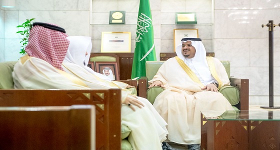 ‏الأمير محمد بن عبدالرحمن أمير منطقة ⁧‫الرياض‬⁩ بالنيابة يستقبل إمام وخطيب جامع الملك خالد