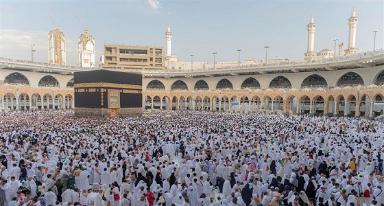 بالصور.. جموع المصلين يؤدون صلاة العيد بالمسجد الحرام