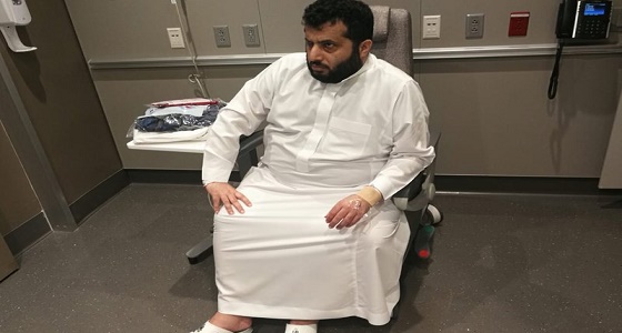 الشقيقي ينشر صورة لـ ” تركي آل الشيخ ” في مستشفى بنيويورك
