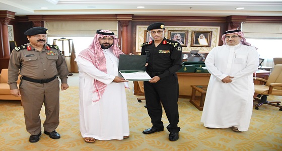 أمير جازان بالنيابة يكرم مدير ومنسوبي دوريات الأمن بالمنطقة