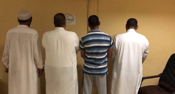 القبض على 4 مقيمين لتزويرهم تصاريح دخول عمالة للمشاعر المقدسة