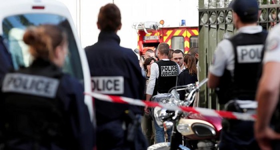 قتيل وجريحان إصابتهما خطرة في هجوم بسكين قرب باريس