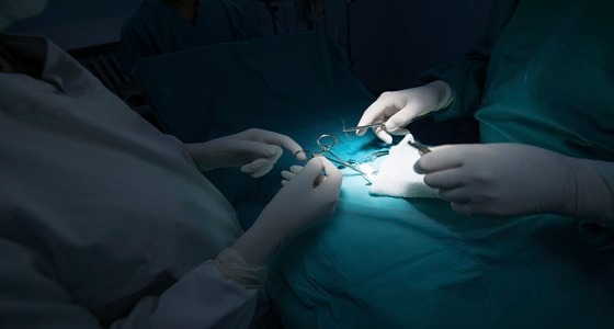 شاب يكتشف سرقة مستشفى لـ ” قرنية ” شقيقه