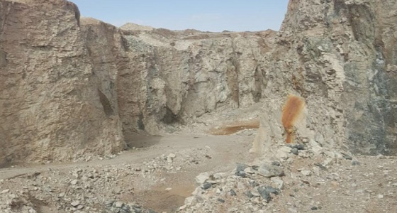 استدعاء صاحب موقع تعدين خالف الاشتراطات البيئية بعفيف