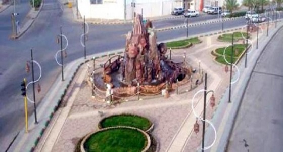 ضبط ثلاثيني بحوزته حبوب مخدرة وسلاح ناري بالأفلاج