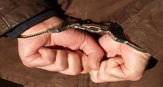 بسبب غيرته الشديدة.. القبض على شاب منع حبيبته من التحدث مع غرباء