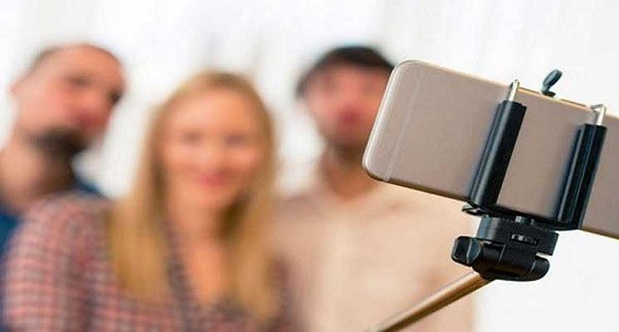 ” السيلفي ” يتسبب في انهيار جسر وإصابة 4 أشخاص