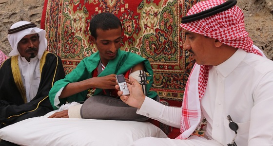 بالصور.. بالبارود والأهازيج الوطنية قرية كساب تستقبل مصابها بالحد الجنوبي